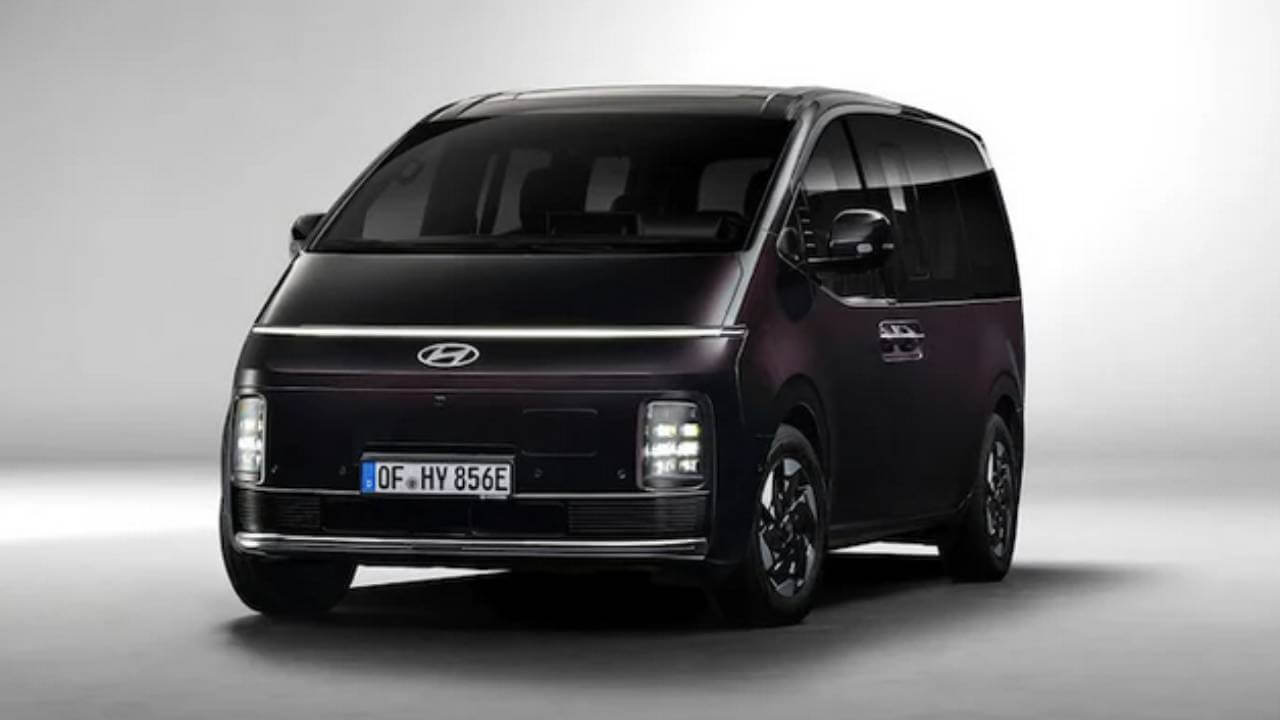Hyundai Staria Electric : अंदर से महल, बाहर से स्पेसशिप, 20 मिनट चार्ज में 400 किमी दौड़ेगी