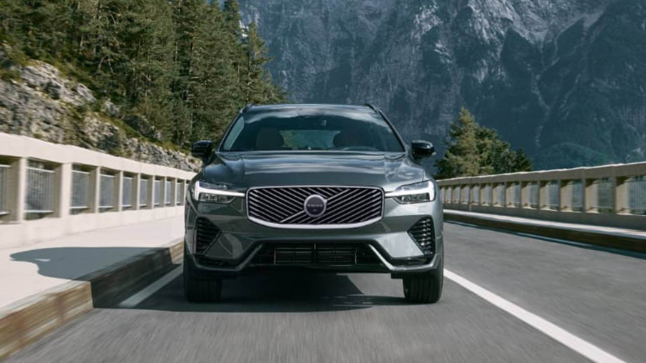 दुनिया में परचम लहरा रही Volvo की रिफ्रेश्ड XC60 इंडियन मार्केट में