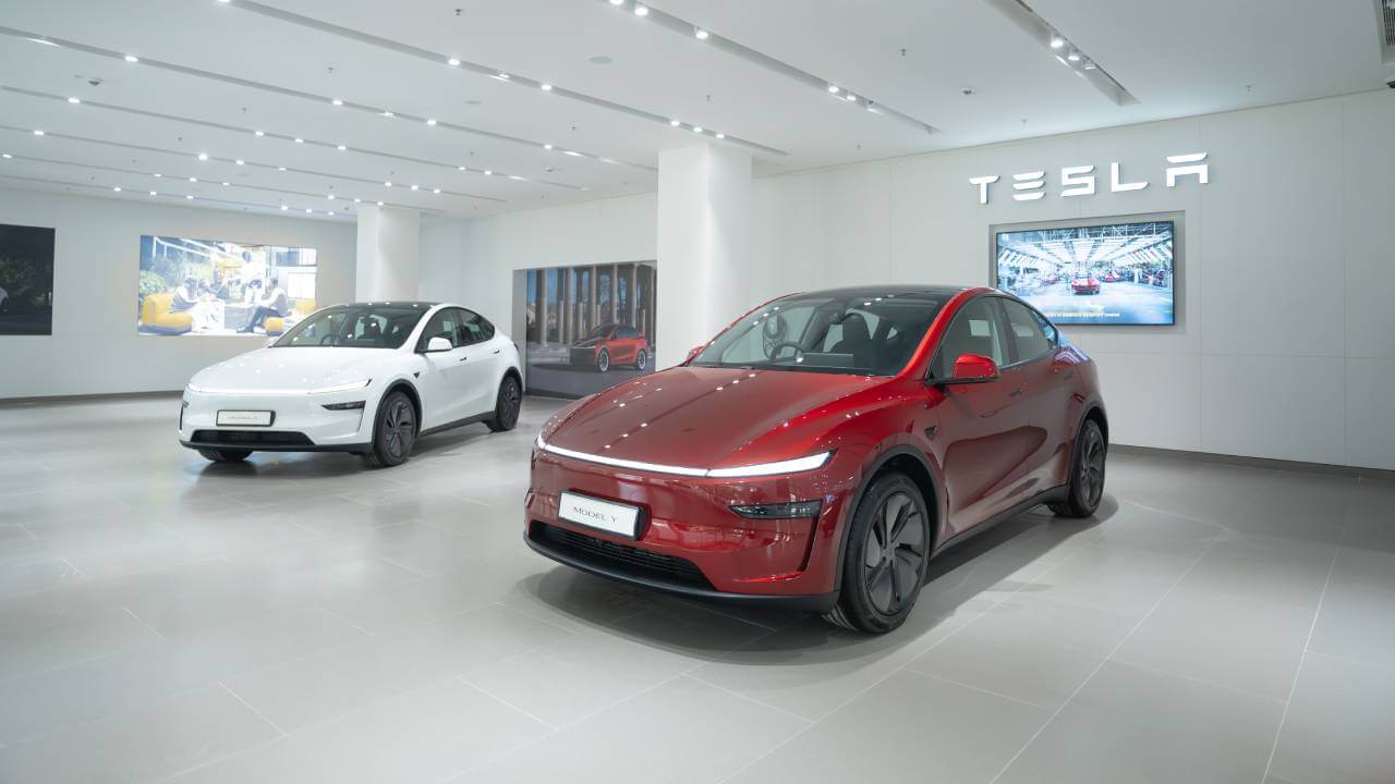 गुड़गांव में खुला Tesla का पहला ऑल-इन-वन सेंटर, एक ही छत के नीचे कार की खरीद, चार्जिंग और सर्विस