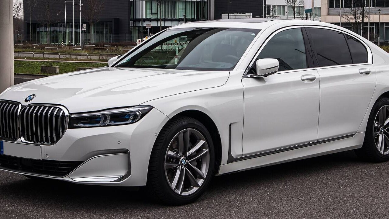 BMW 7 Series Facelift की INDIA में एंट्री कल, पेट्रोल-डीजल संग आएगी i7