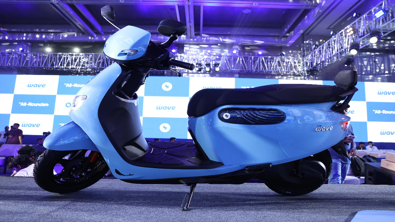 Simple Energy का पहला फैमिली स्कूटर Simple Wave लॉन्च, 243 किमी की रेंज, 90 km/h की टॉप स्पीड