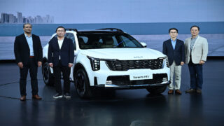 INDIA में 27.99 लाख में Kia Sorento की तूफानी एंट्री, AI से बात करेगी आपकी SUV
