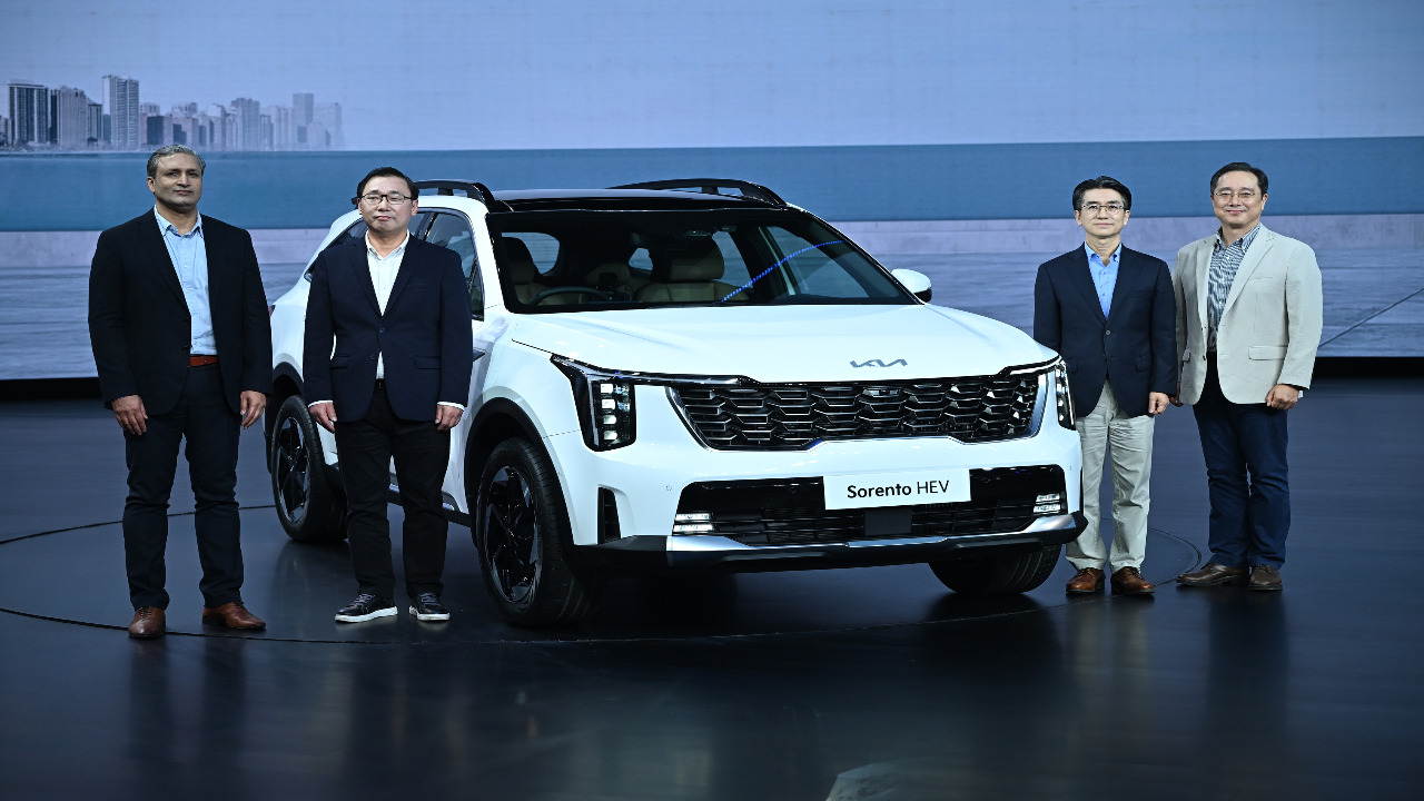 INDIA में 27.99 लाख में Kia Sorento की तूफानी एंट्री, AI से बात करेगी आपकी SUV