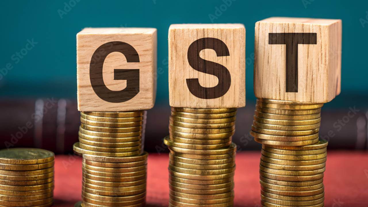 फेस्टिवल से पहले बाज़ार पर GST का ब्रेक : ग्राहक इंतज़ार के मूड में, कंपनियों को टेंशन