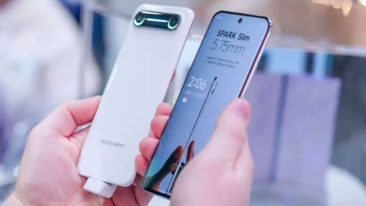 Tecno Spark Slim: दुनिया का सबसे पतला स्मार्टफोन सितंबर में होगा लॉन्च, iPhone 17 Air से होगा मुकाबला  