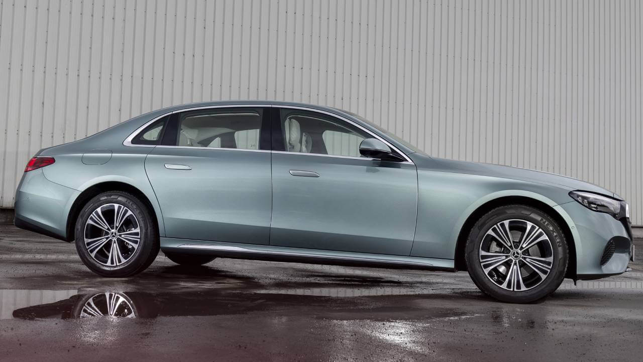 Mercedes-Benz E-Class ने मनाया एक साल का जश्न, पेश हुआ नया ‘वर्डे सिल्वर’ कलर