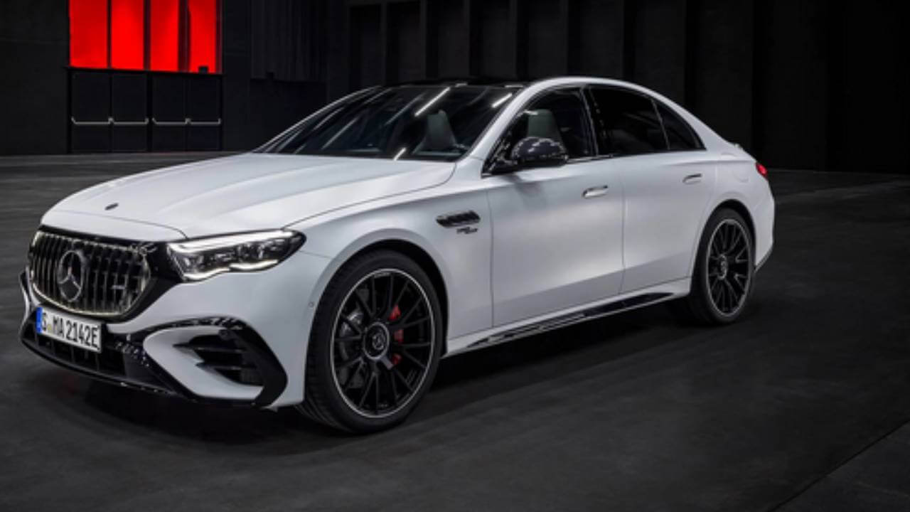 दिवाली से पहले धमाका : लग्जरी का नया अवतार Mercedes E-Class कार 6 लाख रुपये तक सस्ती