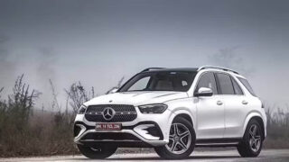 Mercedes-Benz की कारें होंगी महंगी, जनवरी 2026 से बढ़ेंगी कीमतें