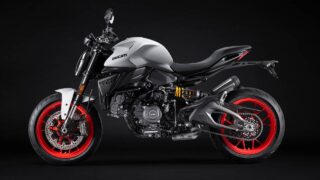 इंडिया में लॉन्च हुई नई 2026 Ducati Monster, दमदार लुक और तूफानी फीचर्स से लैस है यह सुपरबाइक