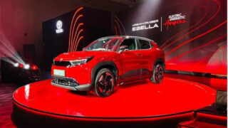 भारत में Toyota Ebella SUV की डिलिवरी शुरू, एक चार्ज में चलेगी 543 KM