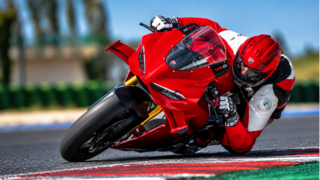 Ducati की नई सुपरबाइक लॉन्च, रेसिंग ट्रैक पर रफ्तार का तूफान