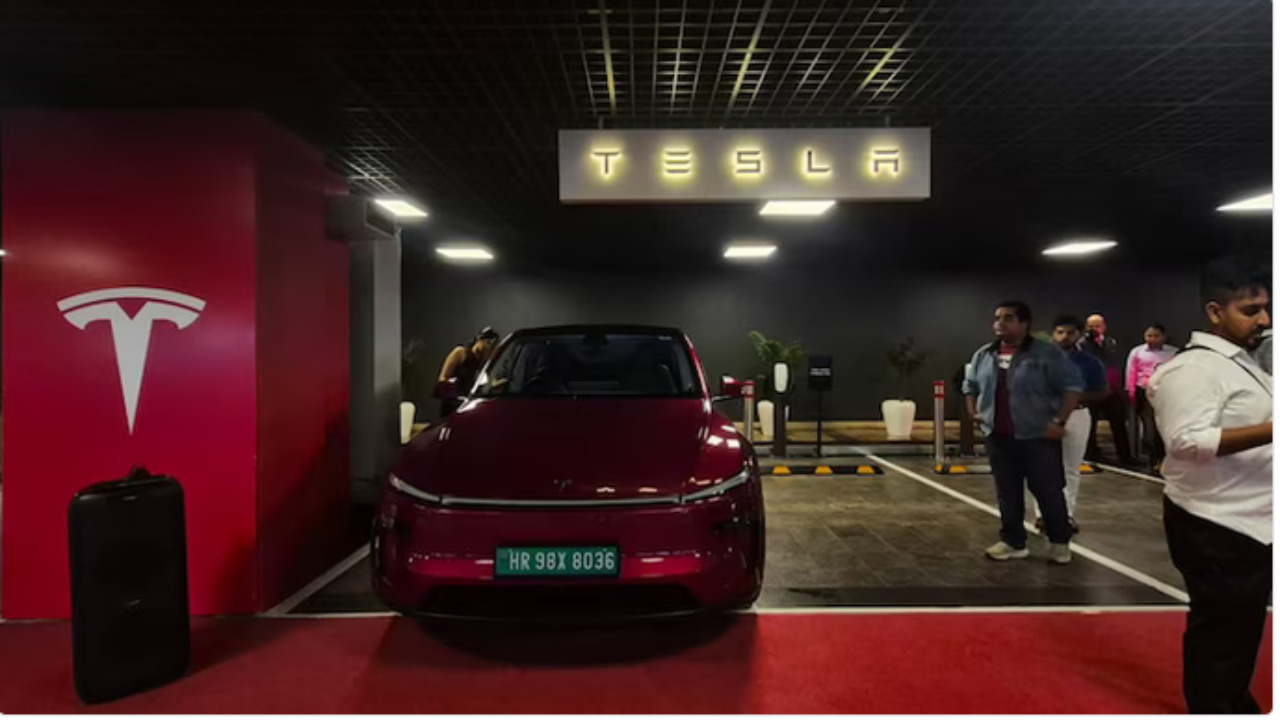 दिल्ली के Select CityWalk Mall में Tesla का पहला चार्जिंग स्टेशन शुरू
