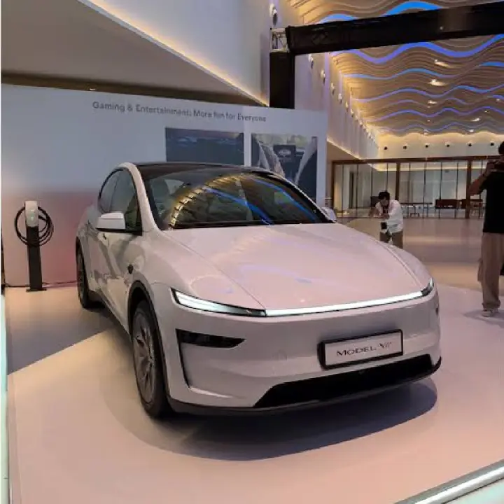 Tesla Model Y L की फैमिली फ्रेंडली SUV : 1 चार्ज में 681 KM रेंज, 5 सेकंड में 100 किमी की स्पीड