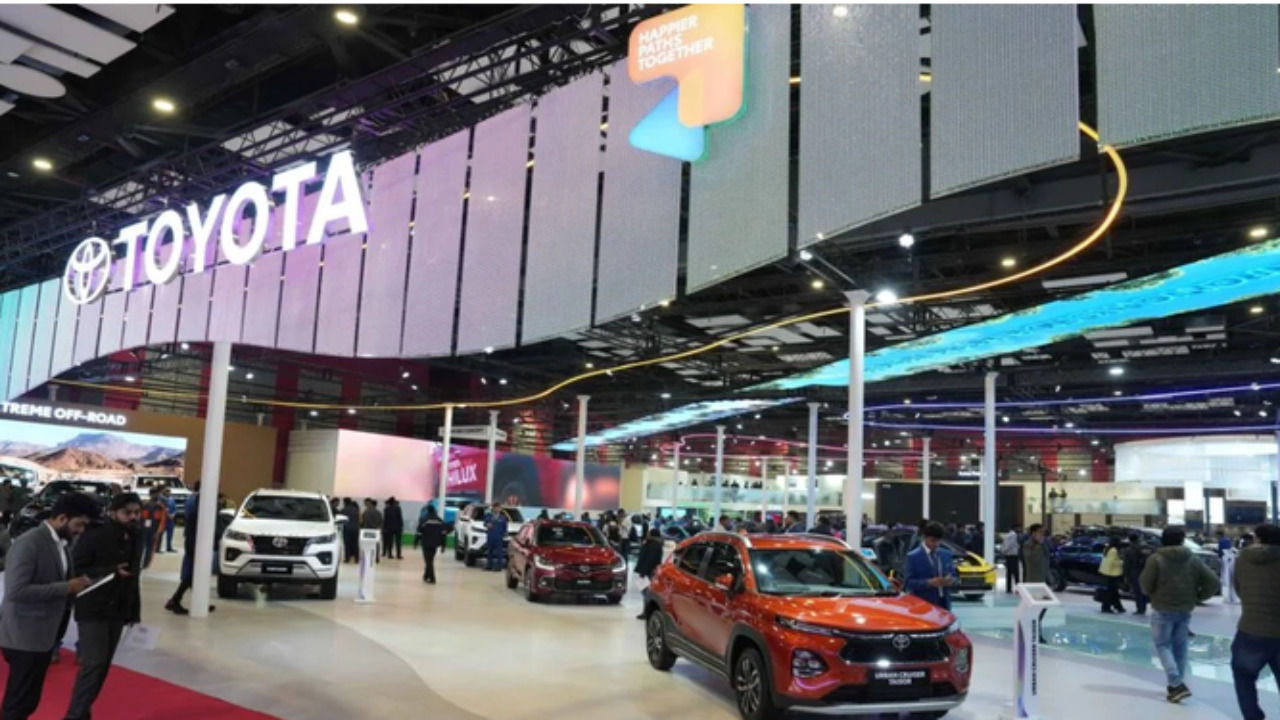 अगस्त में Toyota की 32,842 कारें बिकीं, आठ महीने में 10% की ग्रोथ